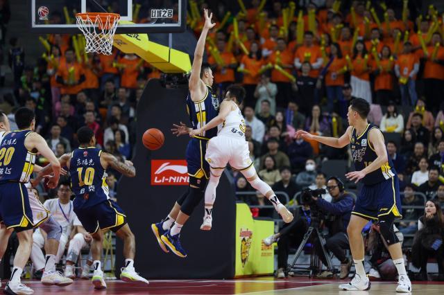 星空体育官网-CBA前四血战白热化：广厦领跑 辽京疆逆袭搅局